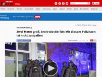 Bild zum Artikel: Razzia in Hamburg - Zwei Meter groß, breit wie die Tür: Mit diesem Polizisten ist nicht zu spaßen