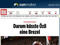 Bild zum Artikel: Vor einem Eckball - Darum küsste Özil eine Brezel