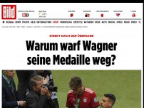 Bild zum Artikel: Direkt nach der Übergabe - Warum warf Wagner seine Medaille weg?