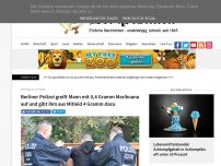 Bild zum Artikel: Berliner Polizei greift Mann mit 0,4 Gramm Marihuana auf und gibt ihm aus Mitleid 4 Gramm dazu
