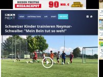 Bild zum Artikel: Schweizer Kinder trainieren Neymar-Schwalbe: 'Mein Bein tut so weh!'