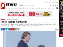 Bild zum Artikel: Angela Merkel mit Weinglas: Prost, lässige Kanzlerin!
