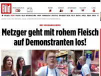 Bild zum Artikel: Bei Veganer-Demo - Metzger geht mit rohem Fleisch auf Demonstranten los!