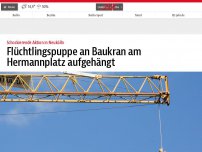 Bild zum Artikel: Flüchtlingspuppe an Baukran am Hermanplatz aufgehängt