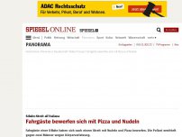 Bild zum Artikel: S-Bahn-Streit all'italiana: Fahrgäste bewerfen sich mit Pizza und Nudeln