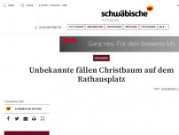Bild zum Artikel: Unbekannte fällen Christbaum auf dem Rathausplatz in Vöhringen