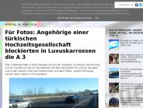 Bild zum Artikel: Für Fotos: Angehörige einer türkischen Hochzeitsgesellschaft blockierten in Luxuskarrossen die A 3