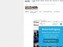 Bild zum Artikel: Klima-Aktivisten stellen sich im Bundestag tot