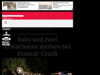 Bild zum Artikel: Baby und zwei Erwachsene sterben bei Frontal-Crash