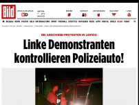 Bild zum Artikel: Bei Abschiebe-Protesten - Linke Demonstranten kontrollieren Polizeiauto!