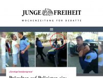 Bild zum Artikel: „Günstige Sozialprognose“Prügelten auf Polizisten ein: Ausländer kommen mit Bewährung davon
