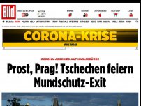 Bild zum Artikel: Corona-Abschied auf Karlsbrücke - Prost, Prag! Tschechen feiern Mundschutz-Exit