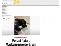 Bild zum Artikel: Polizei fixiert Maskenverweigerin am Boden