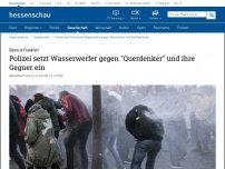 Bild zum Artikel: Polizei macht 'Querdenkern' mit Wasserwerfern den Weg frei