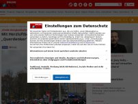 Bild zum Artikel: „Kinder sind glaubhafter“ - Mit Herzluftballons in die erste Reihe: Wie „Querdenker“ Kinder indoktrinieren