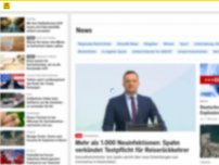 Bild zum Artikel: Julia Klöckner stürzt im Bundestag - Olaf Scholz eilt zu Hilfe
