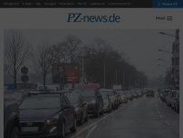 Bild zum Artikel: Mehr Teilnehmer als angemeldet bei Autokorso gegen Corona-Maßnahmen: Chaos auf Straßen in Pforzheim