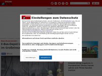 Bild zum Artikel: Anwohner sollen Fenster und Türen schließen - Elektrobus-Depot in Hannover steht in Flammen - Feuerwehr im Großeinsatz
