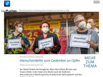 Bild zum Artikel: Menschenkette zum Gedenken an Opfer in Würzburg