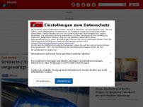 Bild zum Artikel: Täter flüchtig - Schülerin (15) nach Party an See bei München vergewaltigt - Polizei bittet um Hilfe