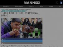 Bild zum Artikel: VIDEO: Mann isst 'größten Fleisch-Burger der Welt' auf Veganer-Demo
