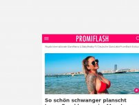 Bild zum Artikel: So schön schwanger planscht Jenny Frankhauser im Meer!