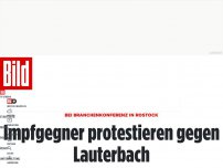 Bild zum Artikel: In Rostock - Impfgegner protestieren gegen Lauterbach