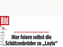 Bild zum Artikel: Ihr Chef hatte Kirmes-Verbot erteilt - Hier rasten selbst Schützenbrüder zu „Layla“ aus