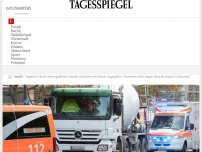 Bild zum Artikel: Unter Lkw eingeklemmt: Radlerin bei Unfall in Berlin lebensgefährlich verletzt – Feuerwehr steht wegen Blockaden im Stau