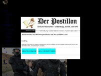 Bild zum Artikel: Heuchlerin! Greta lässt sich von drei Polizisten tragen, statt mit dem Zug zu fahren