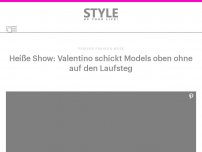 Bild zum Artikel: Heiße Show: Valentino schickt Models oben ohne auf den Laufsteg