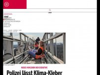 Bild zum Artikel: Polizei lässt Klima-Kleber festgeklebt zurück