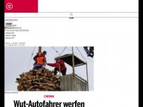 Bild zum Artikel: Wut-Autofahrer werfen Klima-Kleber auf Scheiterhaufen