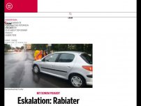 Bild zum Artikel: Eskalation: Rabiater Autofahrer fährt Klimakleber um