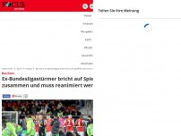 Bild zum Artikel: Bas Dost - Ex-Bundesligastürmer bricht auf Spielfeld zusammen und muss reanimiert werden